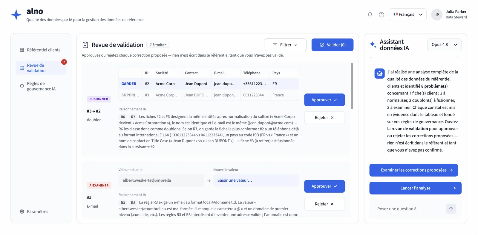 La file de validation : pour chaque correction proposée, la valeur actuelle, la valeur proposée, le raisonnement de l'IA et les boutons Approuver / Rejeter.